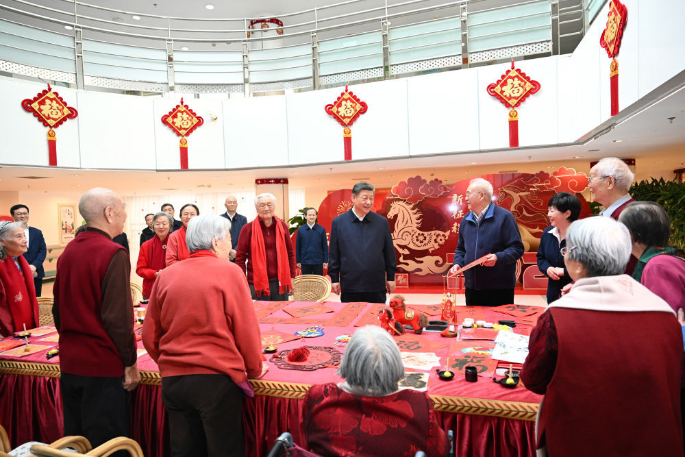 習(xí)近平總書(shū)記走進(jìn)百姓家